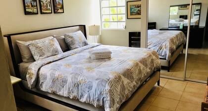 Spacious Carolina Retreat 10 minutes to Beach and Airport