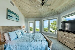 3 bedrooms, iron/ironing board, free WiFi, bed sheets - Luxe AMI Stay! Saltwater Pool and Rooftop Views (Anna Maria)