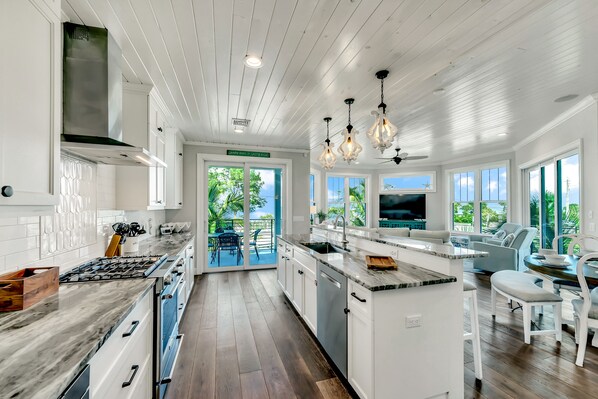 Fridge, microwave, oven, stovetop - Luxe AMI Stay! Saltwater Pool and Rooftop Views (Anna Maria)