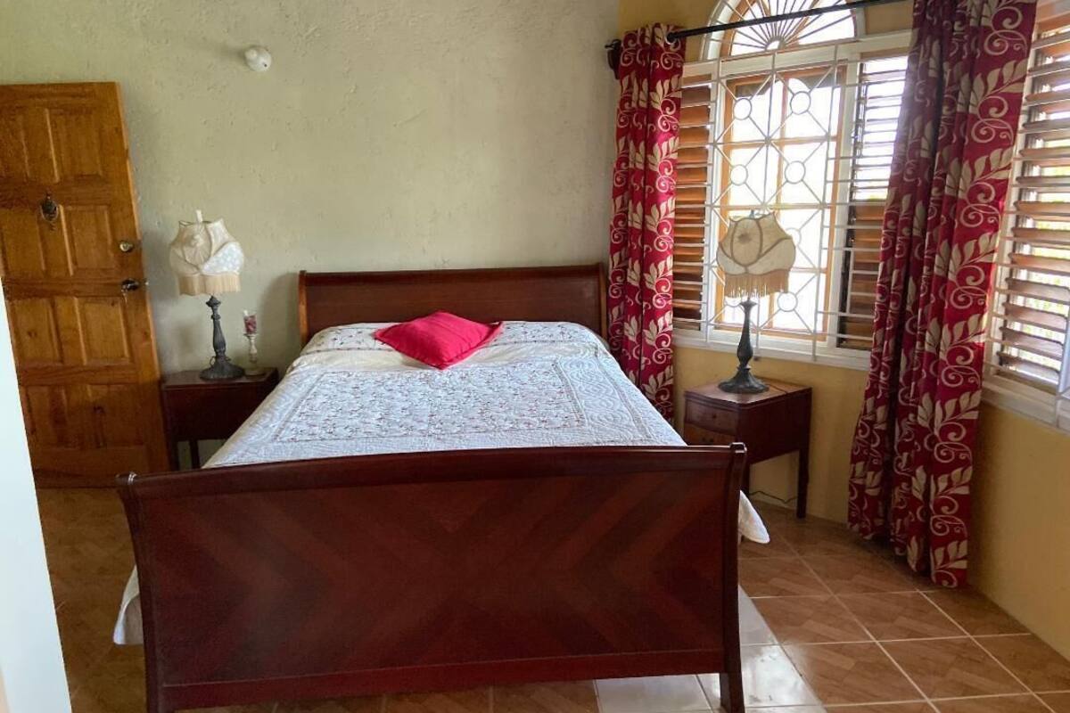 Standard Double Room, 1 Queen Bed | Individually decorated, individually furnished, iron/ironing board