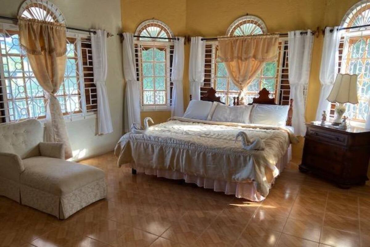 Superior Double Room, 1 King Bed | Individually decorated, individually furnished, iron/ironing board