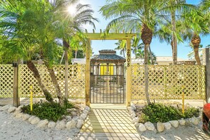 المنطقة المحيطة بالمنشأة