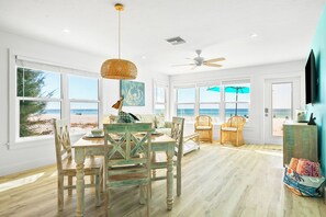 Dining - Four Beach Lovers 1 | Beach Right At Your Door (Holmes Beach)