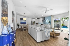 TV - Freshly Updated 3BR/2BA Home with Private Heated Pool & Swim-Up Tiki Bar (Holmes Beach)