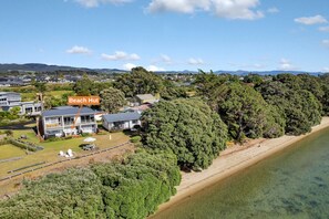 Exterior - The Beach Hut - Waterfront Studio at HarbourLights (One Tree Point)