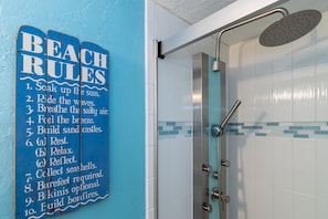 Shower, hair dryer, towels - Relax, recharge, repeat—AMI style (Holmes Beach)