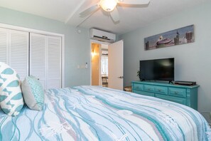 1 chambre, fer et planche à repasser, Internet, draps fournis