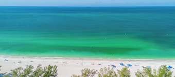 Cozy Beach Bungalow | Steps to Gulf | Private Patio & Pool | Holmes Beach