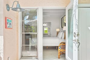 1 bedroom, iron/ironing board, WiFi, bed sheets - Cozy Beach Studio | Steps to Gulf | Pool Access | Budget-Friendly Choice (Holmes Beach)