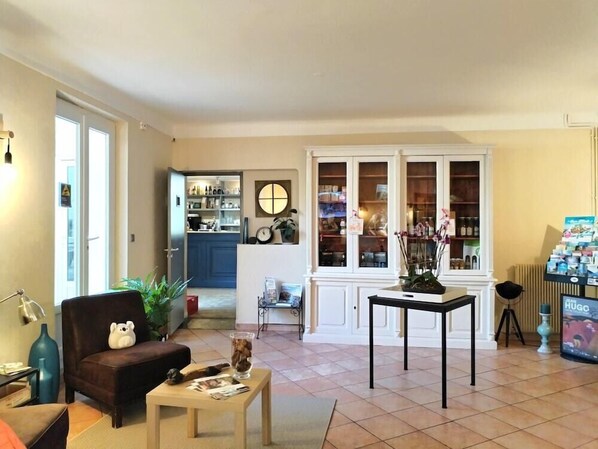 Interior - LA BASTIDE D'ENTRAIGUES (Entraigues-sur-la-Sorgue)