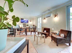Interior - LA BASTIDE D'ENTRAIGUES (Entraigues-sur-la-Sorgue)
