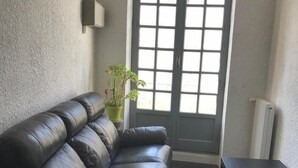 Living area - LA BASTIDE D'ENTRAIGUES (Entraigues-sur-la-Sorgue)