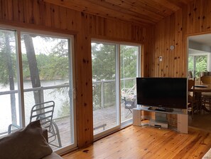 Smart-TV, Kamin, DVD-Player, Musikbibliothek