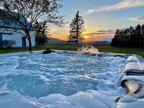 Bañera de hidromasaje al aire libre