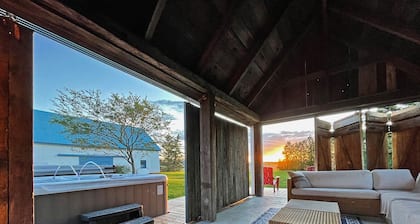 Charming 1775 Ancestral Home, Pool House, Spa and Modern Comfort