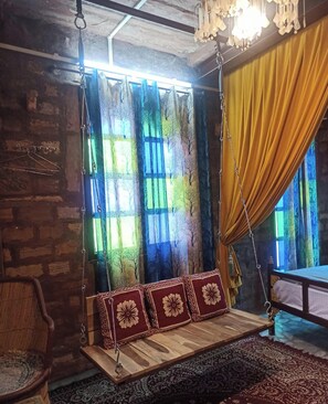 Traditional Room | 1 bedroom, in-room safe, free WiFi