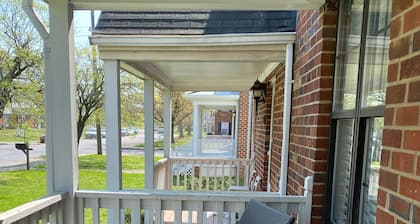 VCU • Fenced • Pet Friendly • Keyless • King Suite + 2 Queen Bedrooms