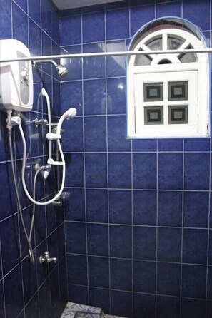 Villa Confort | Baño | Regadera, amenidades de baño gratuitas, toallas 