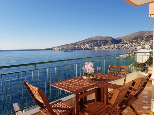 Apartment in front of the beach