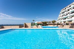 Outdoor pool, a heated pool - Apartment directly by the sea Balcony / Terrace (Costa del silencio)