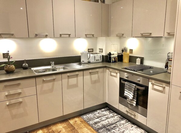 Fridge, microwave, oven, stovetop