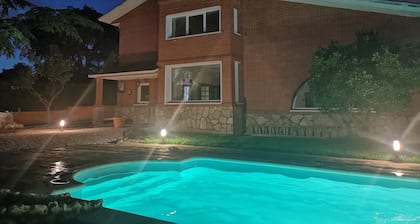 Private Apartment in Green Neighborhood Villa
