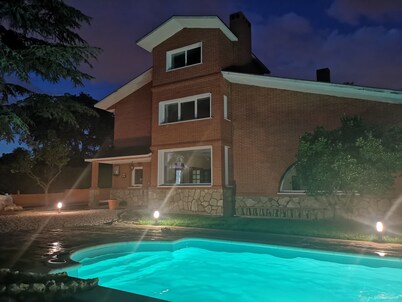 Private Apartment in Green Neighborhood Villa
