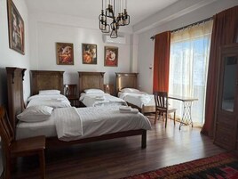 Ropa de cama de alta calidad, escritorio y cortinas blackout 