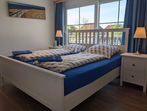 3 bedrooms, travel cot, WiFi