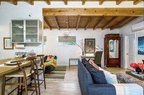 Smart TV, DVD player