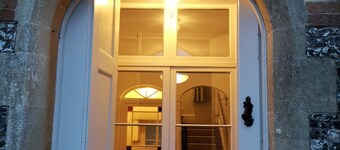 17th Century country  Farmhouse stylishly finished, set in picturesque village