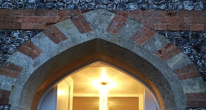 17th Century country Farmhouse stylishly finished, set in picturesque village