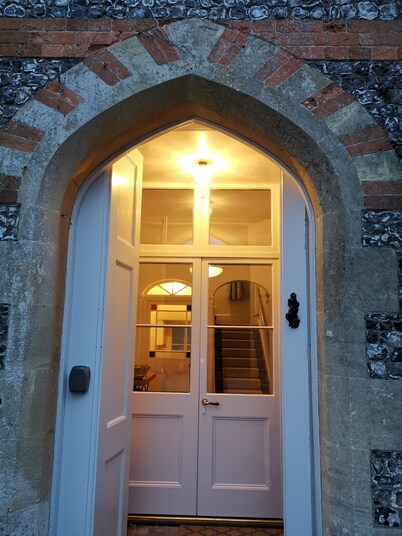 17th Century country  Farmhouse stylishly finished, set in picturesque village