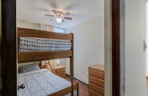 2 bedrooms, desk, WiFi, bed sheets