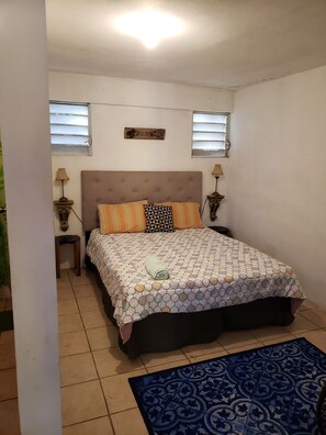 Basic Apartment | Individually decorated, individually furnished, laptop workspace
