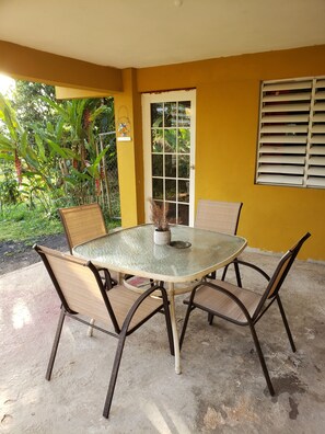 Basic Apartment | Terrace/patio