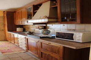 Microwave - Villa surrounded by greenery (San Francesco Al Campo)