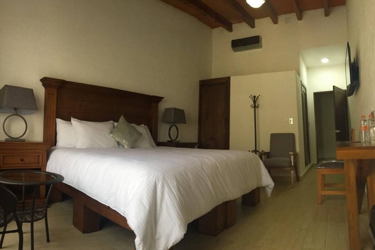 Deluxe Double Room, 1 King Bed | Premium bedding, down comforters, WiFi (free)
