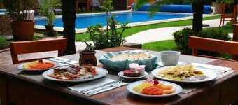Hotel Concierge Flor y Canto
