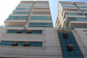 Exterior - FIT ON MEASURE (AIR + WIFI + TVs) 2 GARAGE Meia Praia (Castelo Branco)