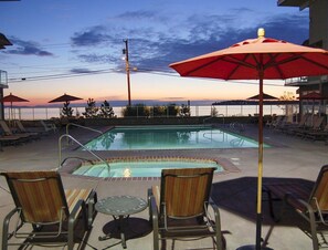 Outdoor pool - Raintree Sandcastle at Birch Bay (Blaine)