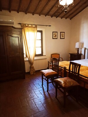 2 habitaciones, tabla de planchar con plancha y wifi gratis 