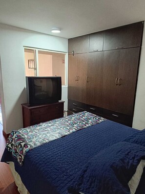Comfort Apartment | 2 bedrooms, down comforters, desk, iron/ironing board