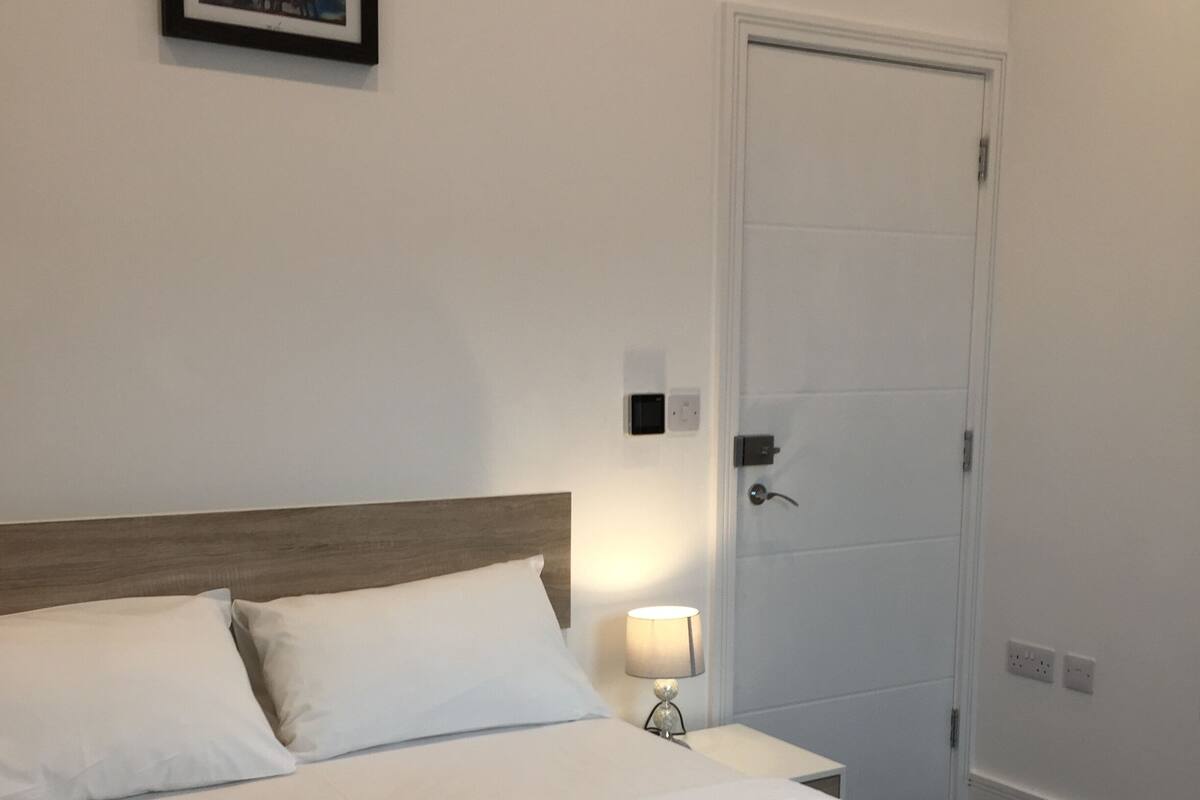 Standard Double Room, Shared Bathroom | WiFi (free)