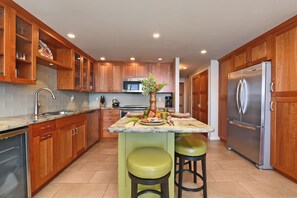 ثلاجة، ميكروويف، فرن، موقد طهي مسطح