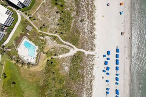 On the beach - Ultra Luxe Beach Villa on Captiva Island (Captiva)