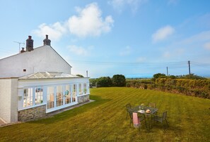 Outdoor dining - A beautiful, dog-friendly holiday home with magnificent views of two coastlines (Praa Sands)