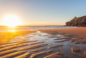Beach - A beautiful, dog-friendly holiday home with magnificent views of two coastlines (Praa Sands)