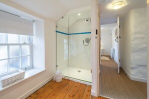 Towels - A beautiful, dog-friendly holiday home with magnificent views of two coastlines (Praa Sands)