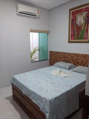 Frigobar, Wi-Fi de cortesia, roupa de cama